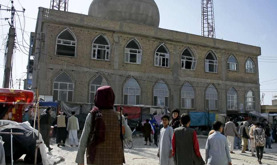 Afganistano šiitų mečetė po sprogdinimo
