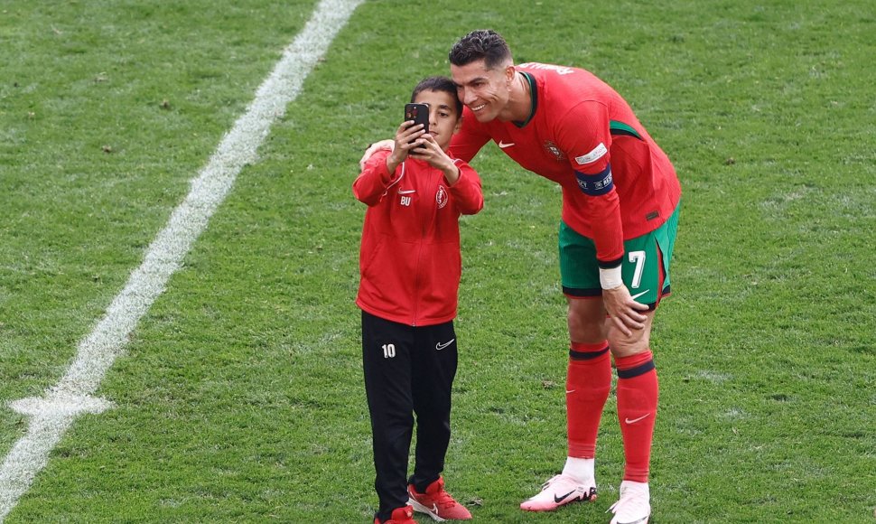 C.Ronaldo rungtynių metu akakavo gerbėjai
