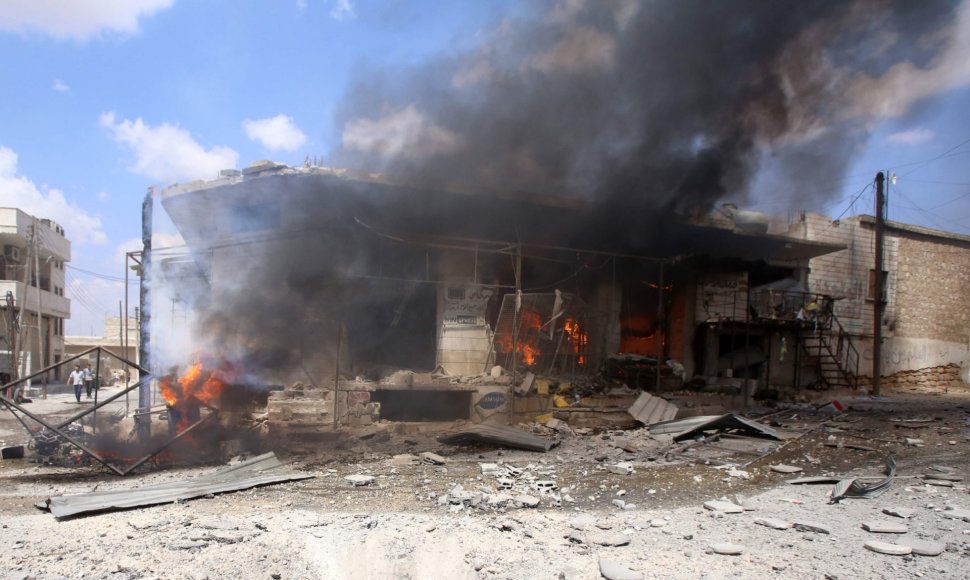 Sirijos šiaurės vakaruose per vyriausybės aviacijos antskrydžius žuvo 9 civiliai