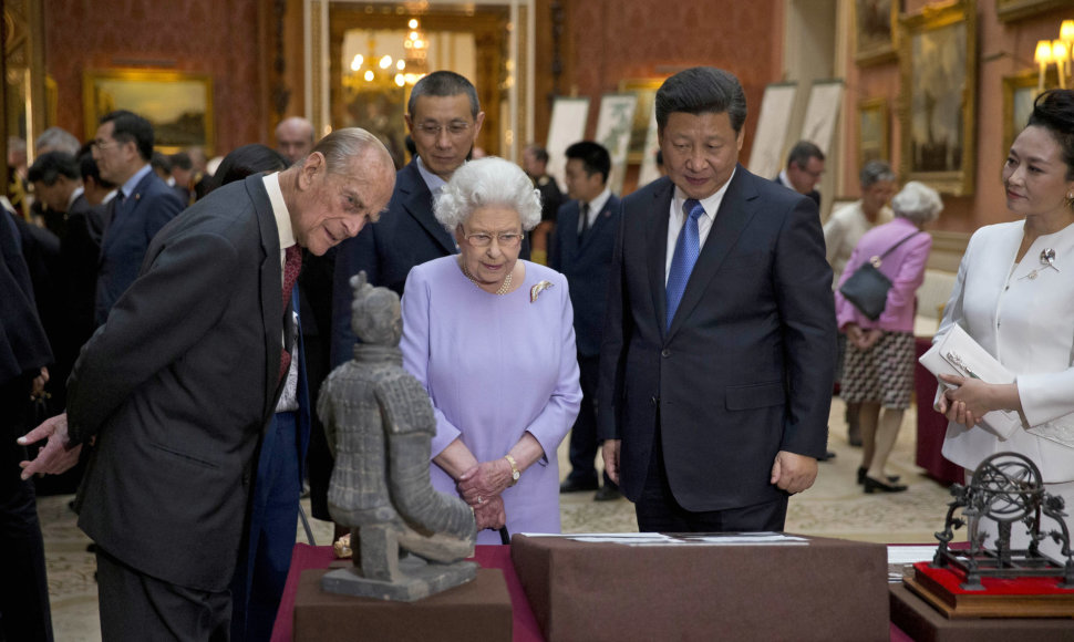 Karalienės Elizabeth II ir Kinijos prezidento Xi Jinpingo susitikimas