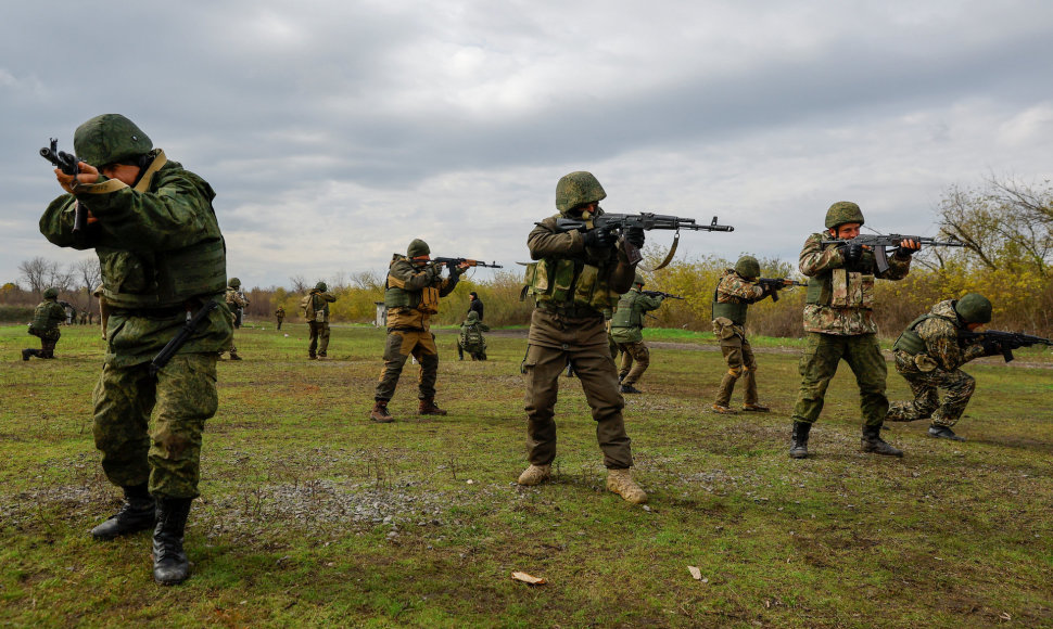 Į Rusijos kariuomenę mobilizuotų vyrų pratybos