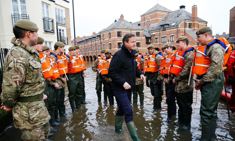 Davidas Cameronas potvynių nusiaubtame Jorke