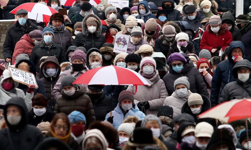 Minske į pirmadieninę protesto akciją vėl išėjo pensininkai