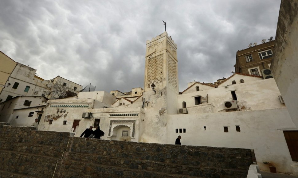 Alžyro mieste išlikę osmanų laikų Kasba tvirtovė ir Didžioji mečetė su minaretu