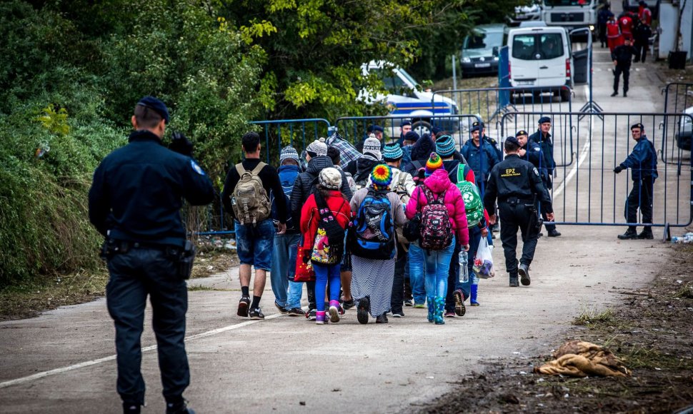 Migrantai Serbijos - Kroatijos pasienyje