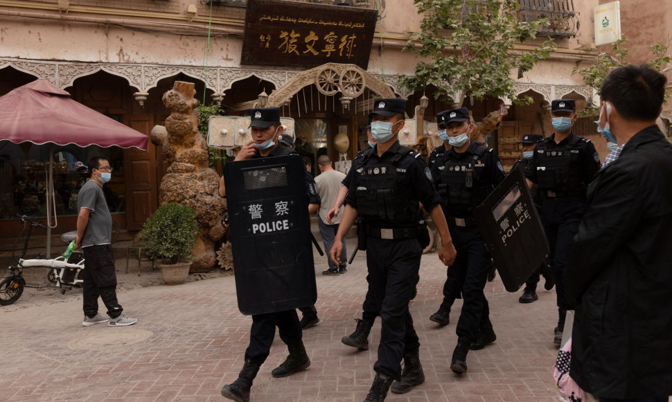 Kinų policininkai Sindziange