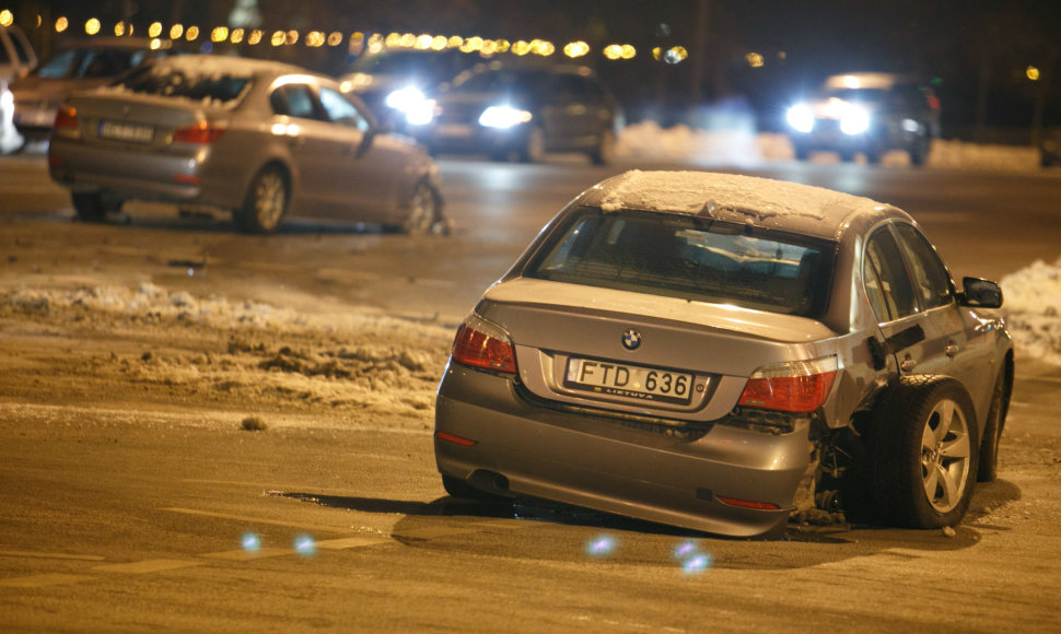 BMW automobilių avarija