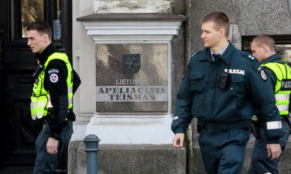 Gavus pranešimą apie neva užminuotą Vilniaus apygardos teismą buvo evakuotas pastatas