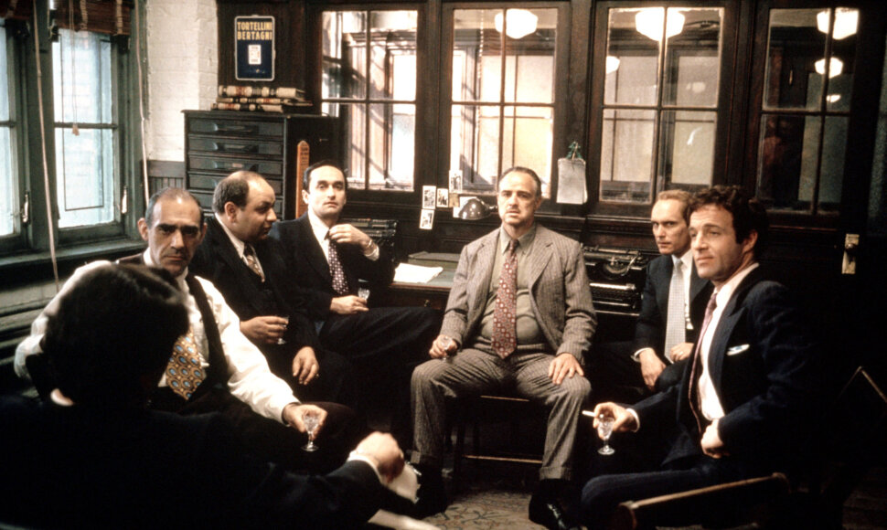 Abe'as Vigoda, Richardas S. Castellano, Johnas Cazale, Marlonas Brando, Robertas Duvallis ir Jamesas Caanas filme „Krikštatėvis“ (1972 m.)