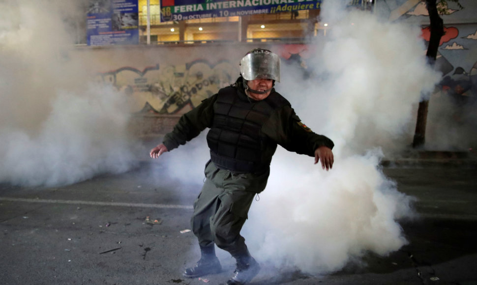 Bolivijoje skaičiuojant prezidento rinkimų balsus prasiveržė smurtas