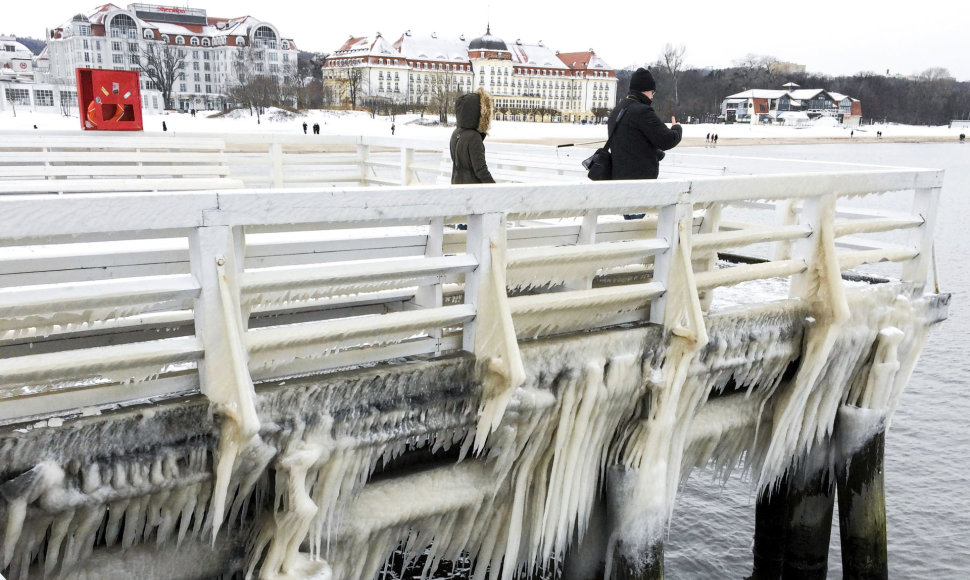 Lenkijoje šalčio banga jau pražudė daugiau nei 70 žmonių.