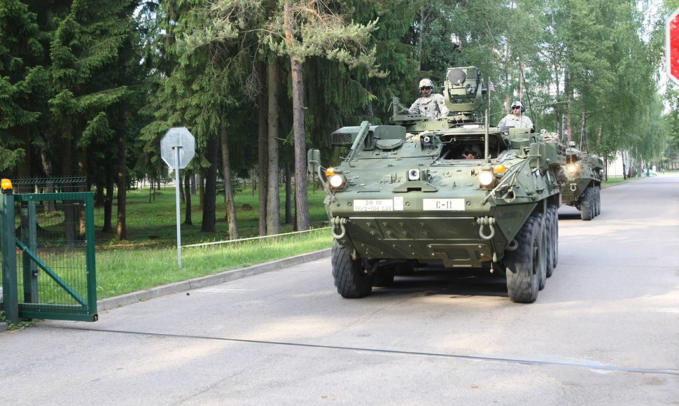 JAV kariai ir Rukloje šarvuotos kovos mašinos „Stryker“ Rukloje
