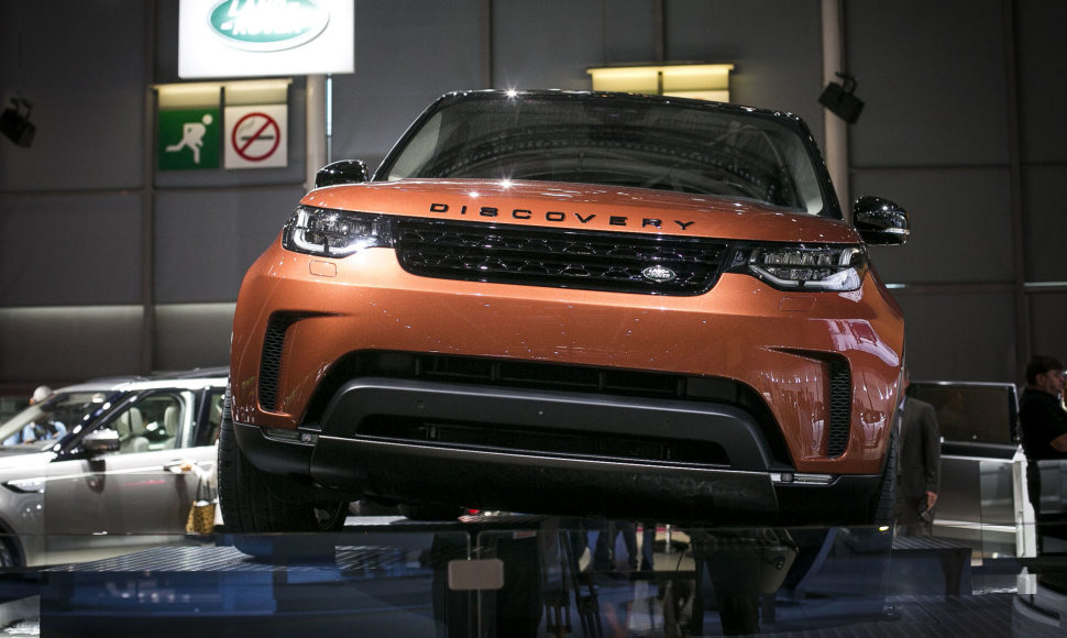 Paryžiuje debiutavo penktos kartos „Land Rover Discovery“ 