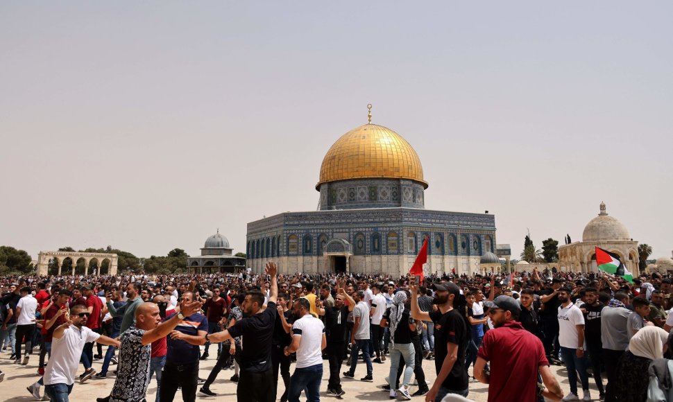 Tarp Izraelio policijos ir palestiniečių kilo naujų susirėmimų Al Aksos komplekse