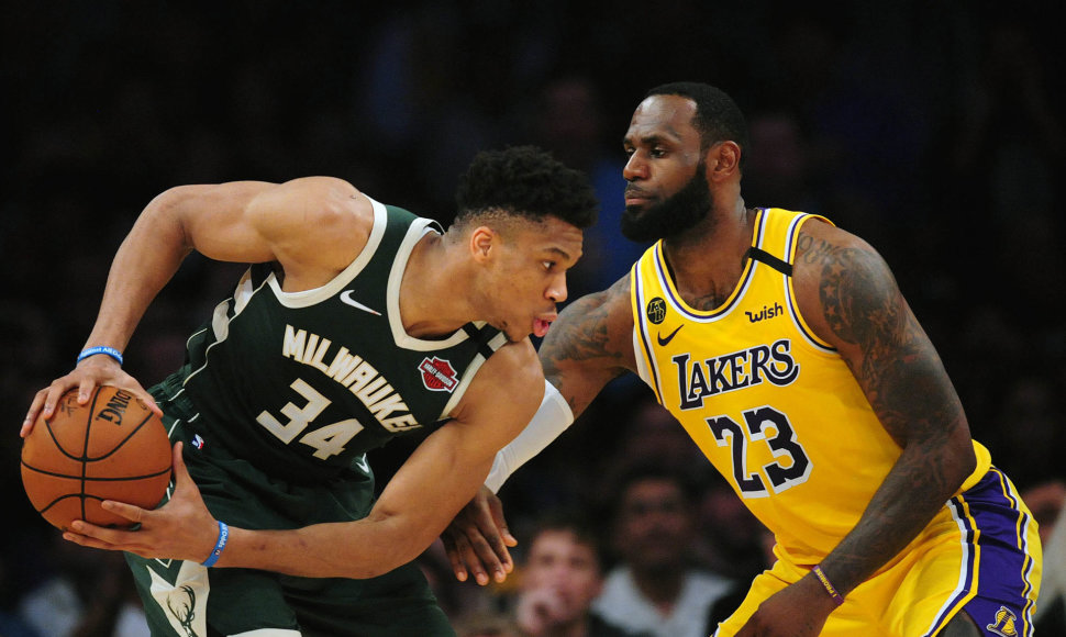 Giannis Antetokounmpo ir LeBronas Jamesas