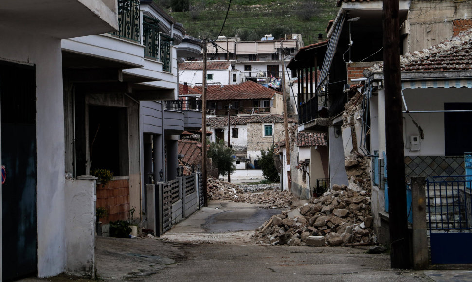 Graikijoje per žemės drebėjimus apgriauti namai