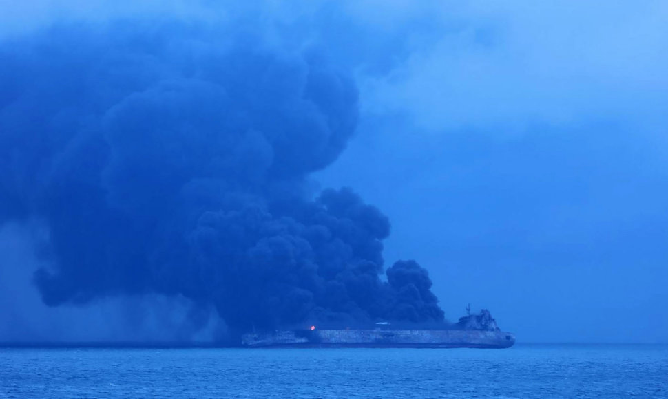 Prie Kinijos krantų degantis Irano tanklaivis
