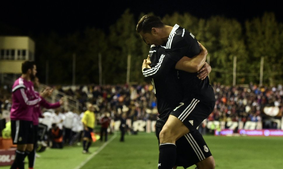 Jameas Rodriguezas ir Cristiano Ronaldo