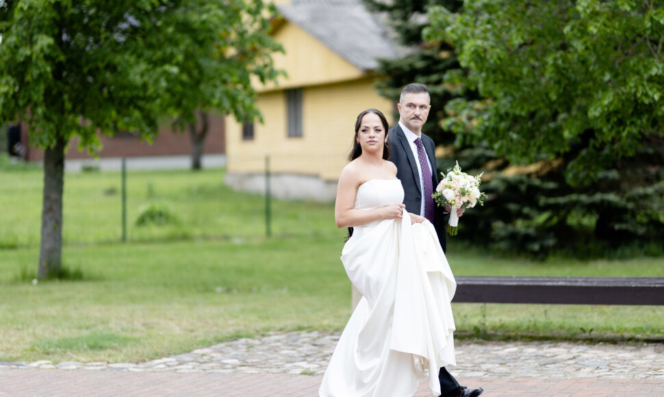 Ineta ir Ąžuolas Žvaguliai susituokė Kernavės bažnyčioje