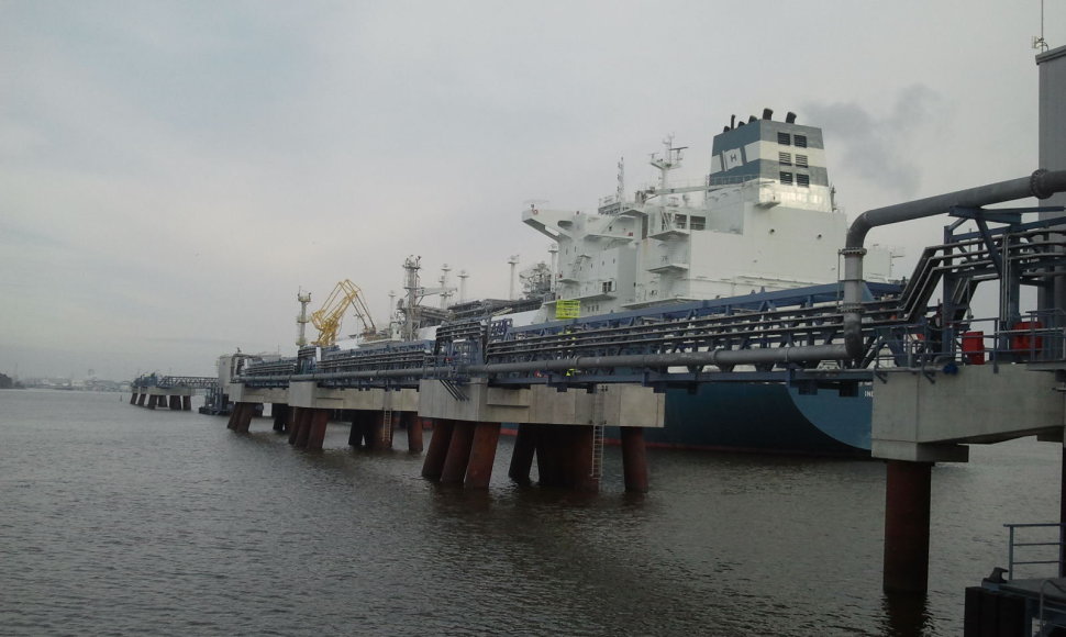 Klaipėdos uostas oficialiai perdavė SGD krantinės valdymą bendrovei "Klaipėdos nafta"