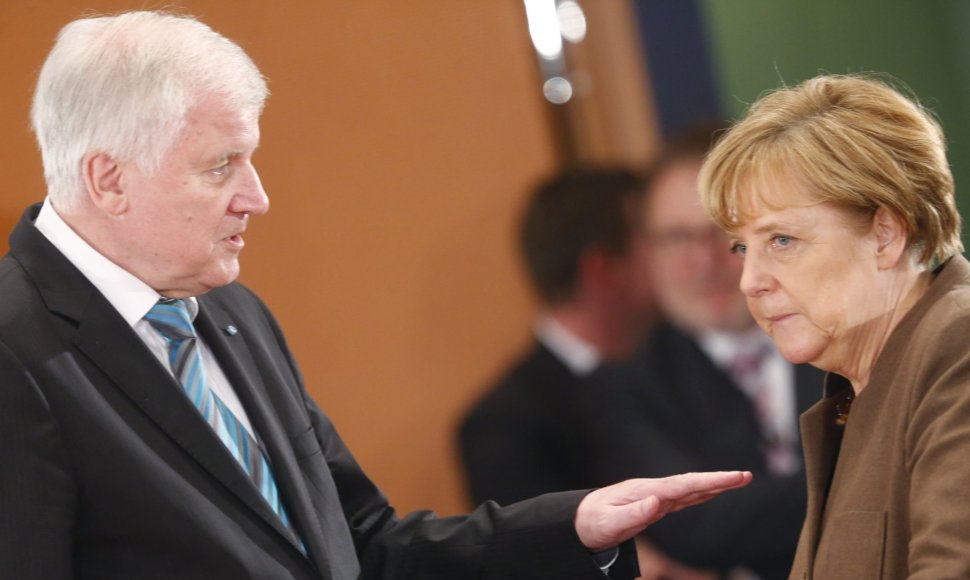Horstas Seehoferis ir Angela Merkel