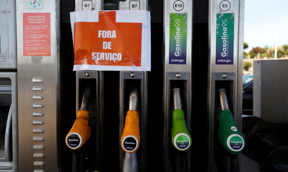 Portugalija dėl benzinvežių vairuotojų streiko pradėjo normuoti degalų pardavimą