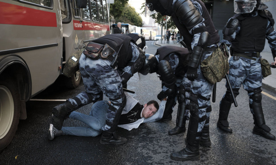 Policija sulaiko protestuotoją Maskvoje