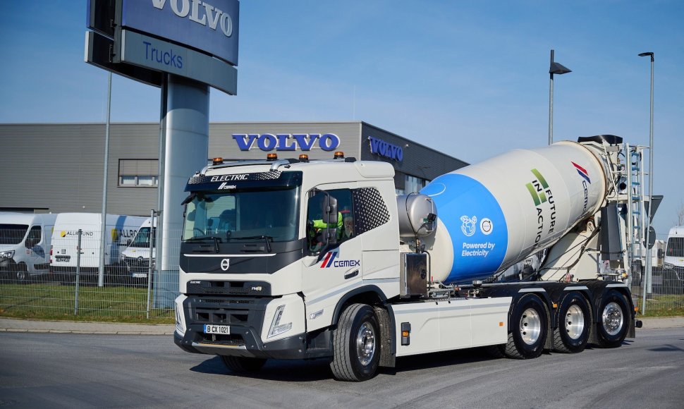 „Volvo Trucks“ pristatytas elektra varomas betonvežis