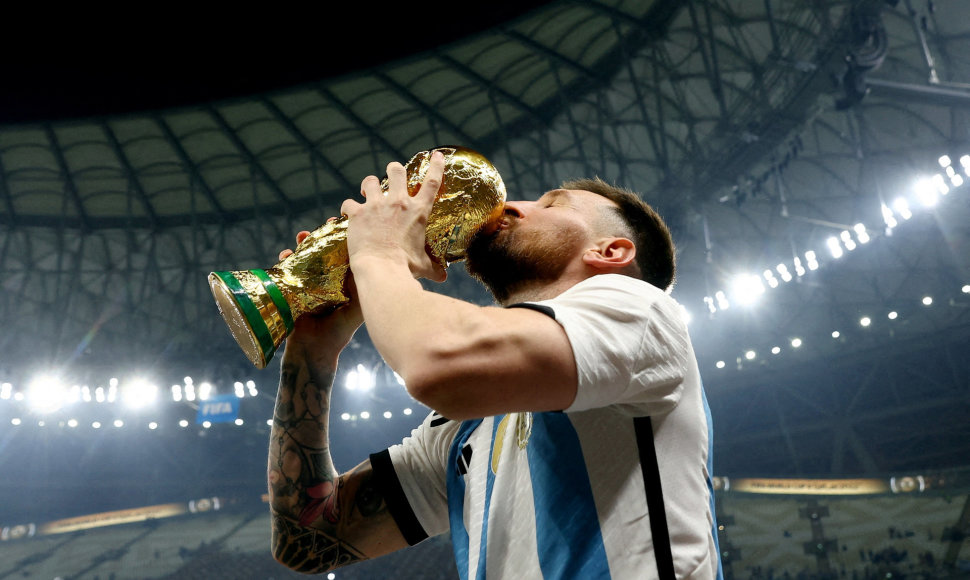 Lionelis Messi su pasaulio čempionų taure