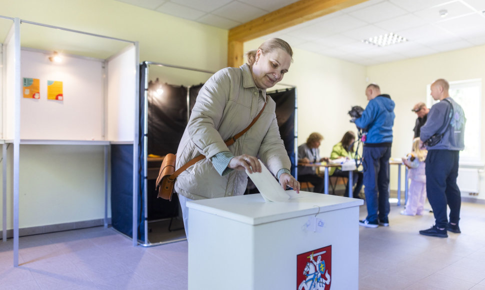 Sekmadienis – Lietuvos prezidento rinkimų ir referendumo dėl pilietybės diena