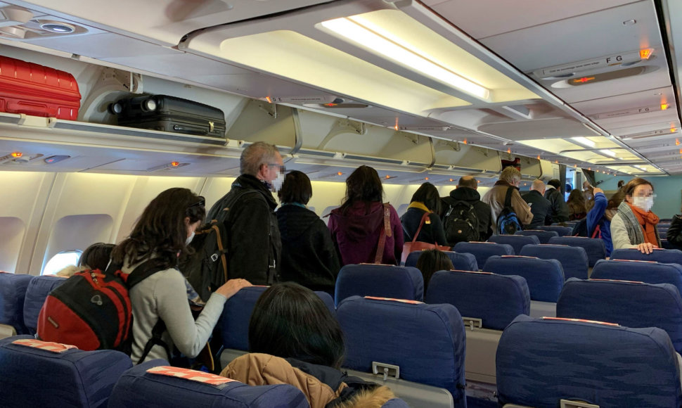 Netoli Marselio nusileido iš Kinijos Uhano Prancūzijos piliečius evakavęs lėktuvas