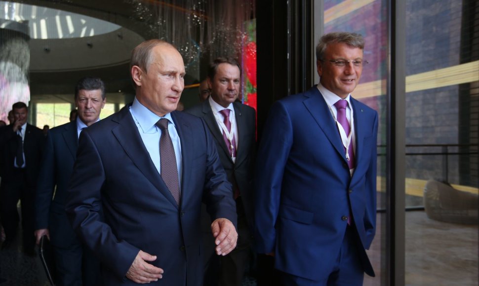 Rusijos prezidentas Vladimiras Putinas ir „Sberbank“ prezidentas Germanas Grefas