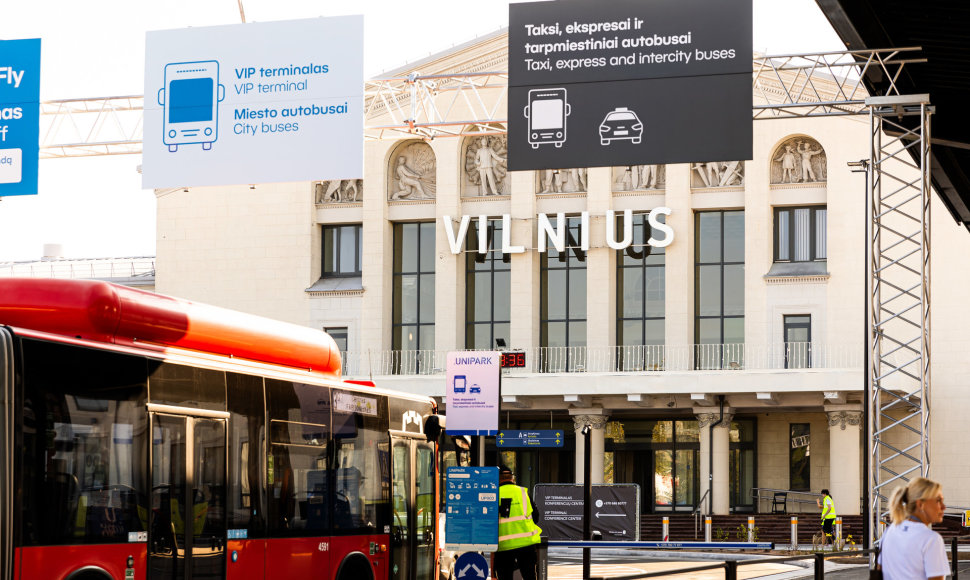 Atverta Vilniaus oro uosto centrinė aikštė