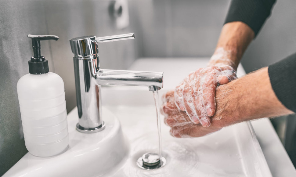 Rankų plovimas – būtinas saugantis virusų