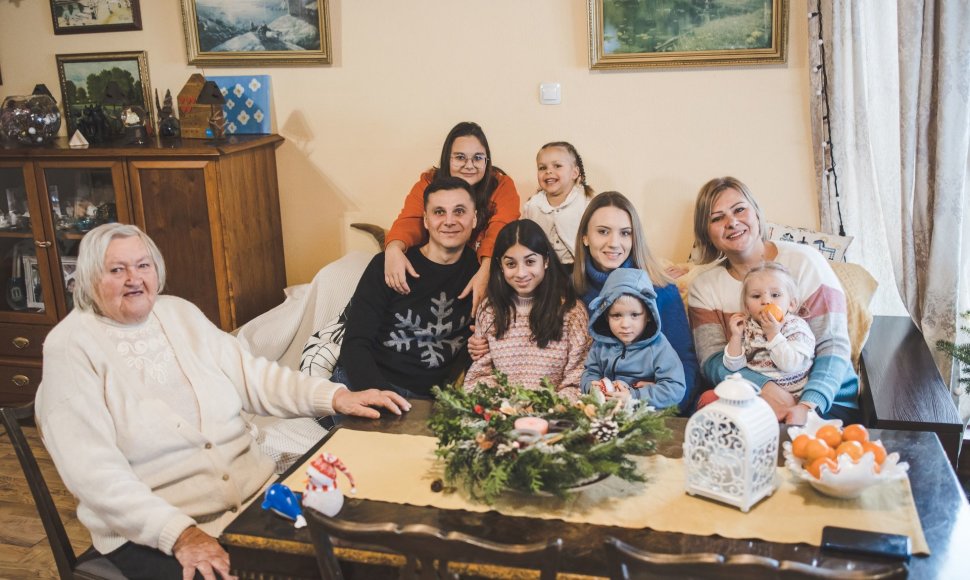 Didžioji dalis tėvų globos netekusių vaikų auga globėjų šeimose.