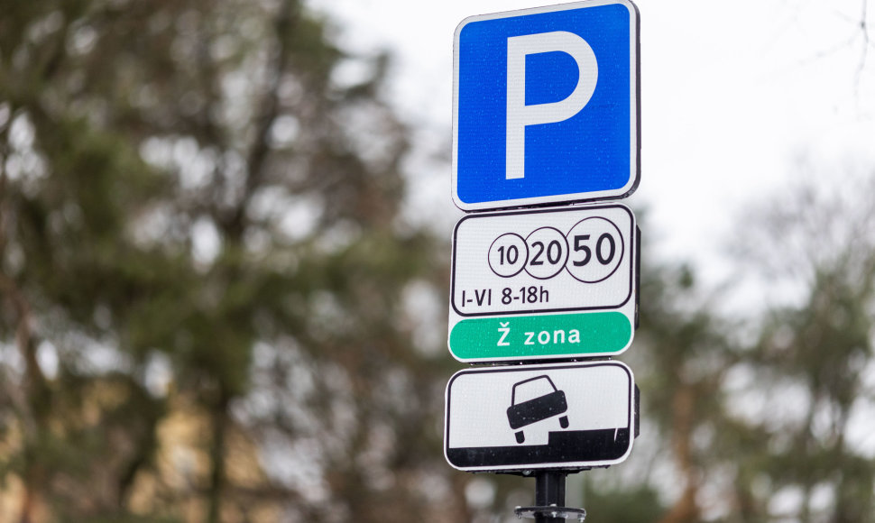 Vilniaus Minties gatvėje nuo šiol parkavimas mokamas – žalia zona