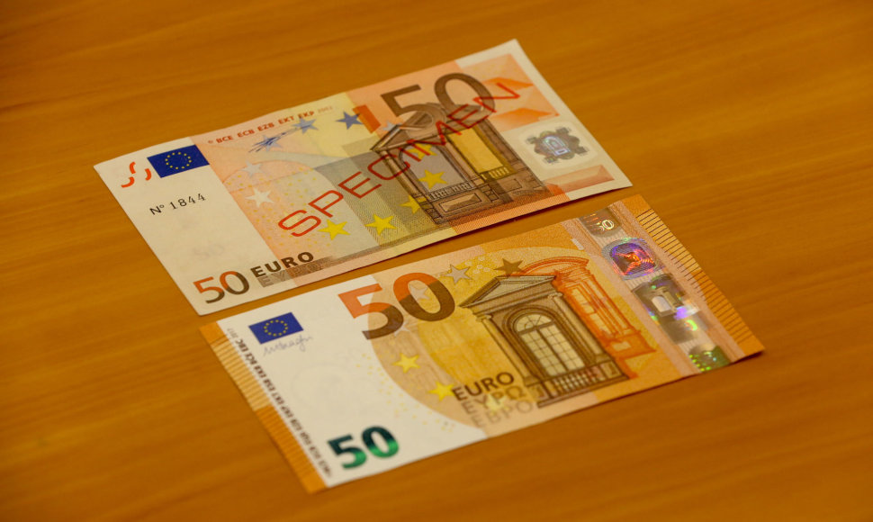 Lietuvos banke pristatytas naujas 50 eurų nominalo banknotas