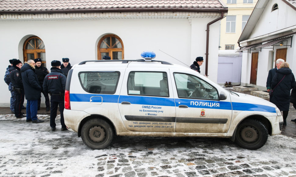 Maskvoje vyras per pamaldas cerkvėje peiliu sužeidė du žmones
