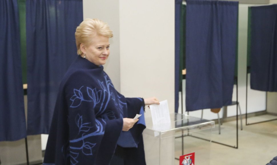 Dalia Grybauskaitė iš anksto balsavo savivaldybių tarybų rinkimų antrame ture