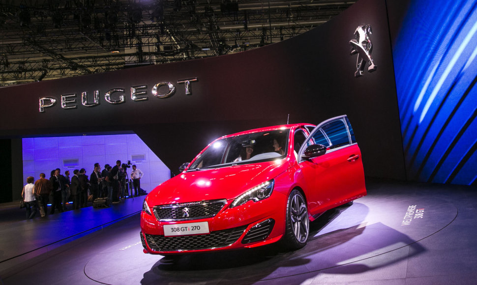 „Peugeot“ stendas Frankfurto automobilių parodoje