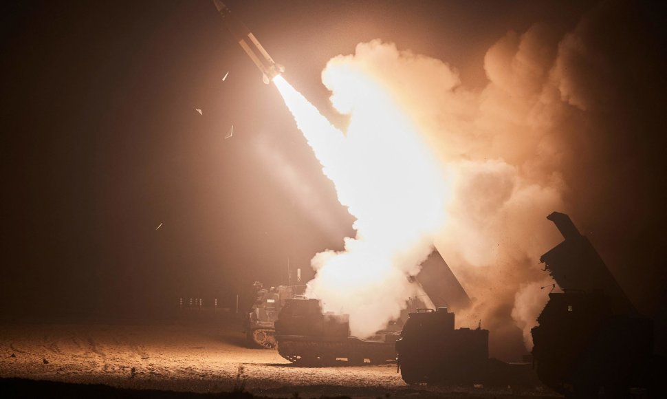 JAV ir Pietų Korėjos kariuomenės į jūrą paleido aštuonias balistines raketas