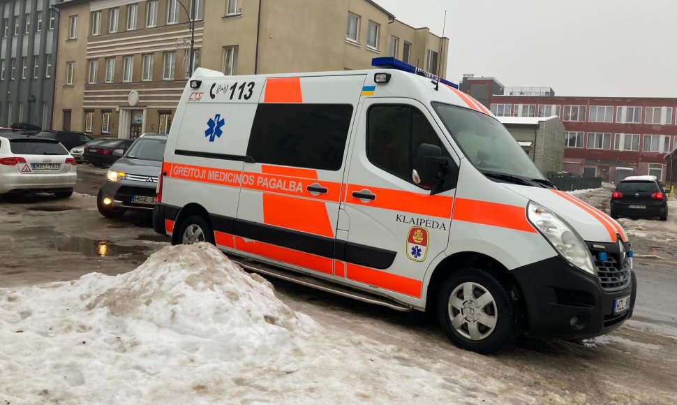 Greitosios pagalbos automobiliai Klaipėdos gatvėse