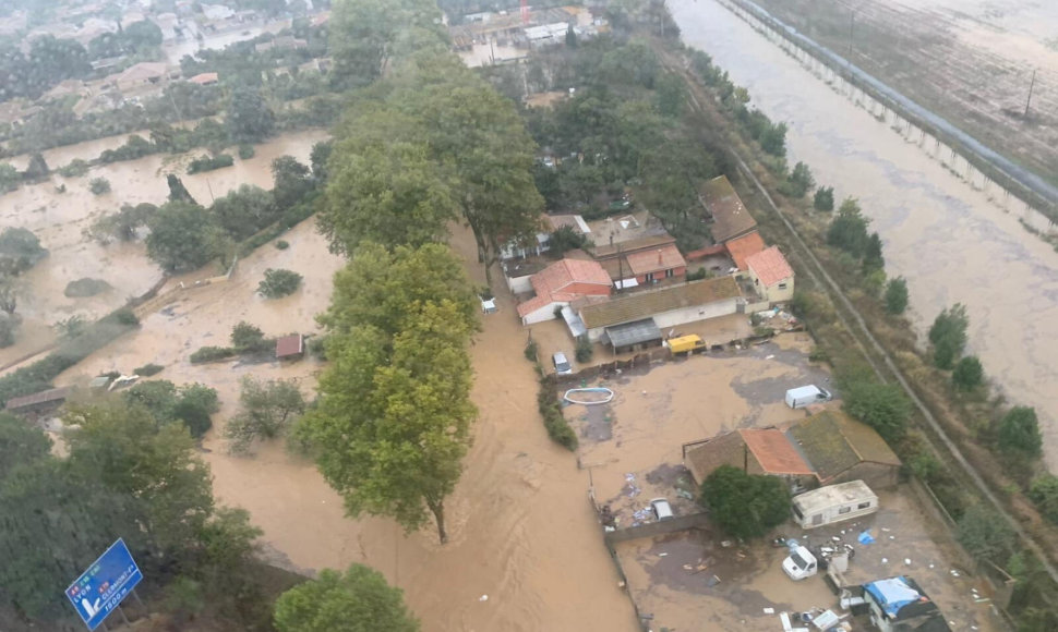 Pietų Prancūzijoje per potvynį žuvo trys žmonės