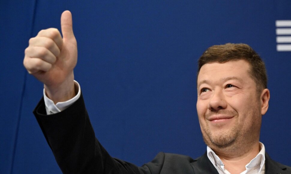 T. Okamura / MICHAL CIZEK / AFP