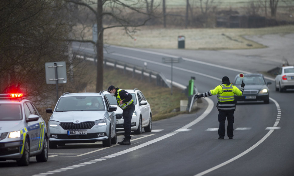 Čekija įvedusi kelionių suvaržymus pasitelkė 30 tūkst. policininkų ir karių