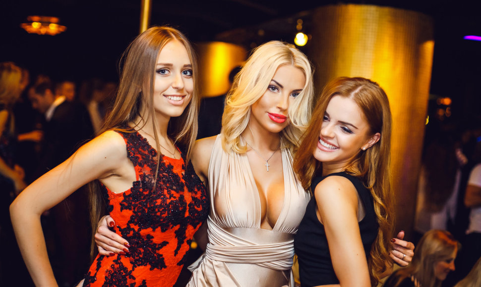 Viktorija Staponaitė (viduryje) su bičiulėmis