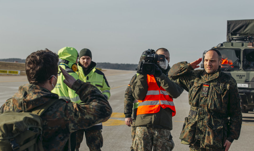 Į Lietuvą atvyko NATO priešakinių pajėgų pastiprinimas iš Vokietijos