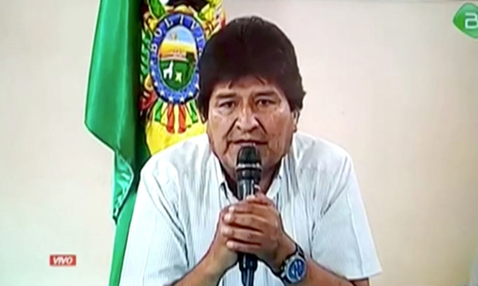 Evo Moralesas praneša apie savo atsistatydinimą