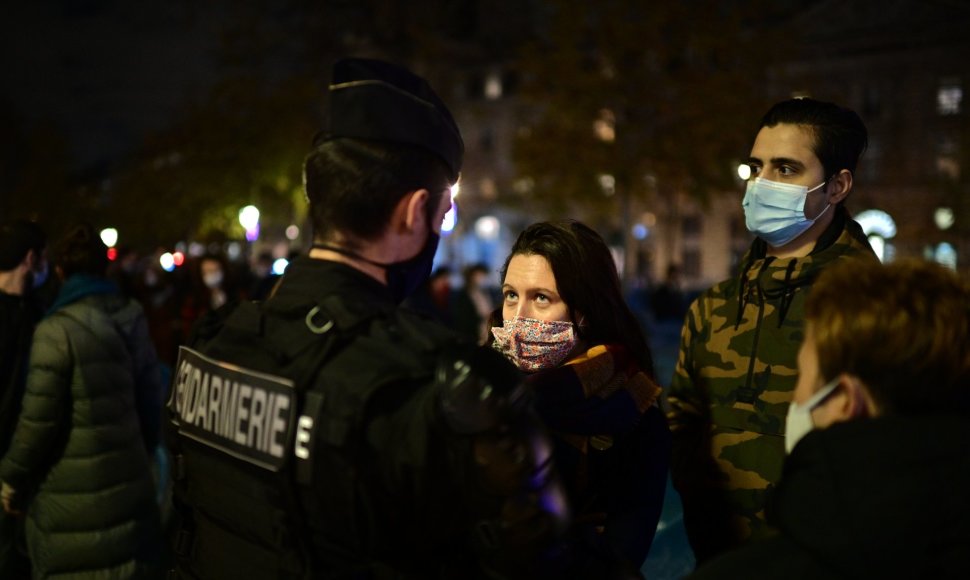 Paryžiaus policija ir migrantai