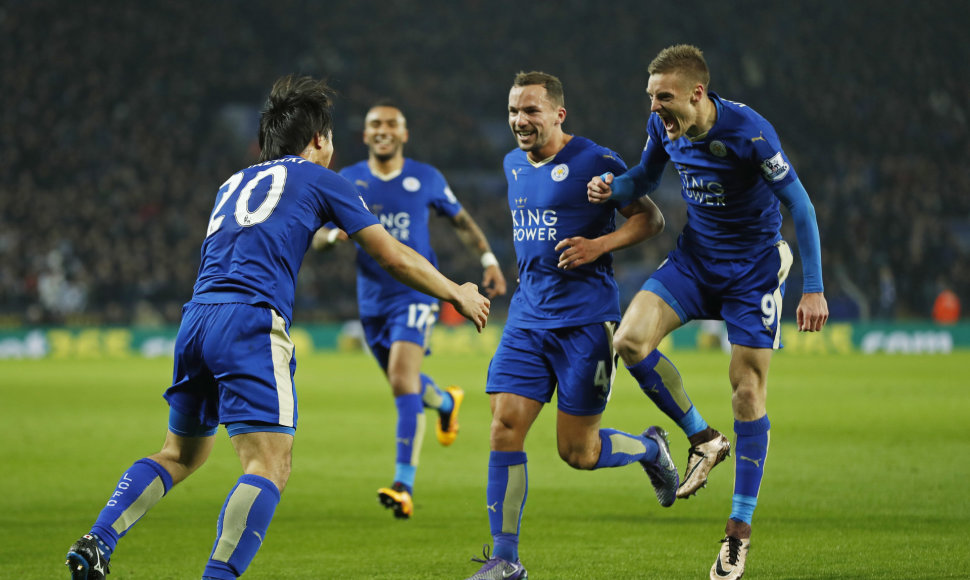 Shinji Okazaki, Danny Drinkwateris ir Jamie Vardy